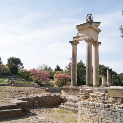 SAINT REMY DE PROVENCE ET BEAUCAIRE SAINT REMY DE PROVENCE ET BEAUCAIRE