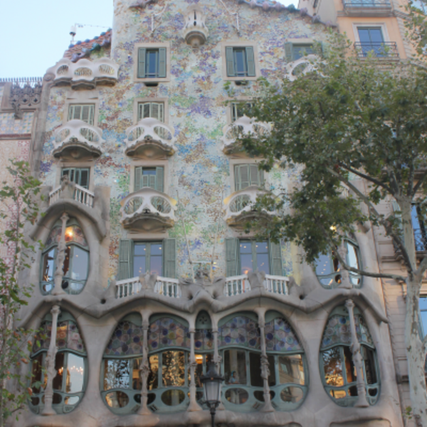 Œuvres architecturales de Domènech i Montaner et Gaudi - voyage scolaire en Europe